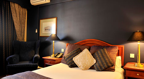 Cresta Jameson Hotel - Harare - Room